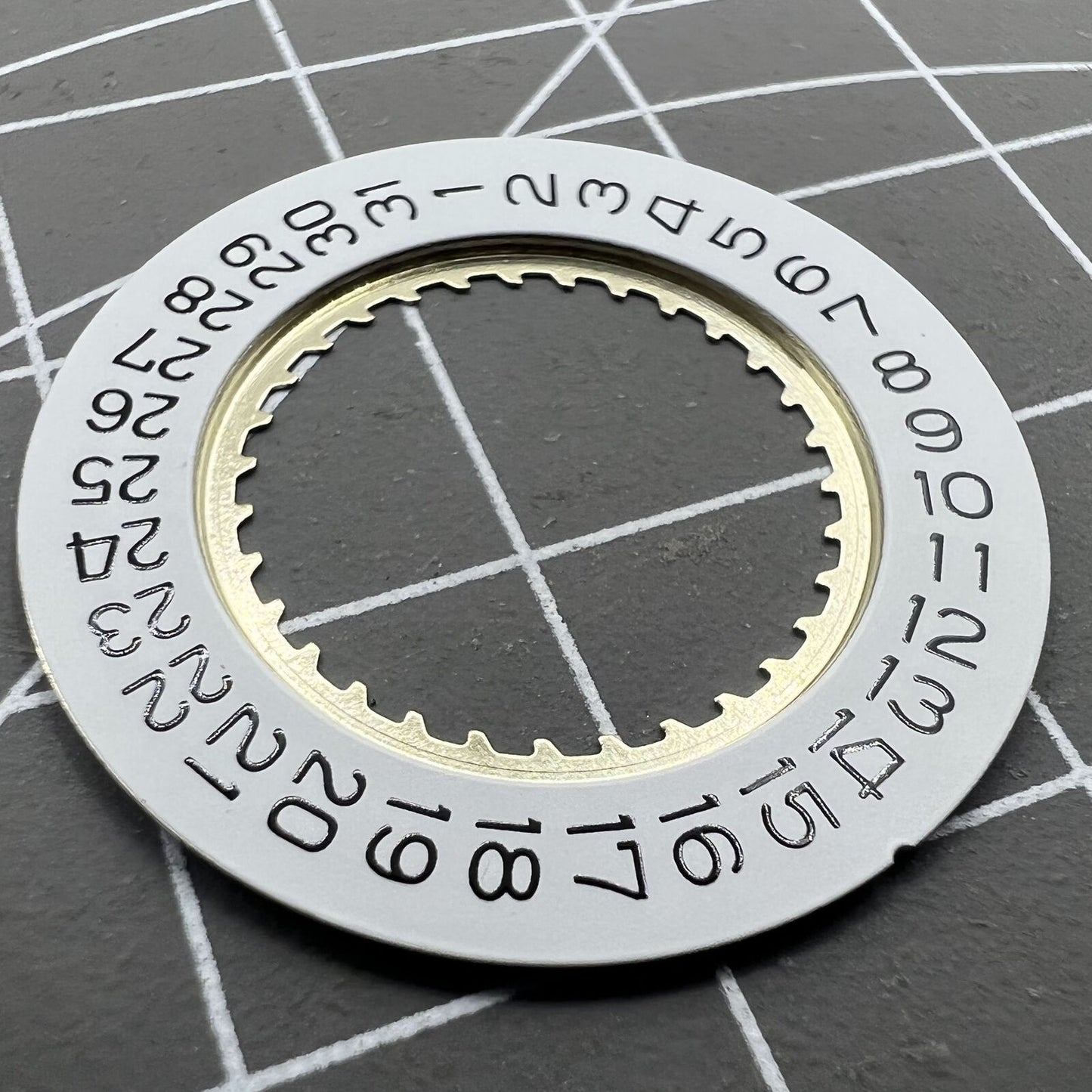 White date disk wheel for Ronda 5040D and 5030D watch movements, date display at 4 o'clock.