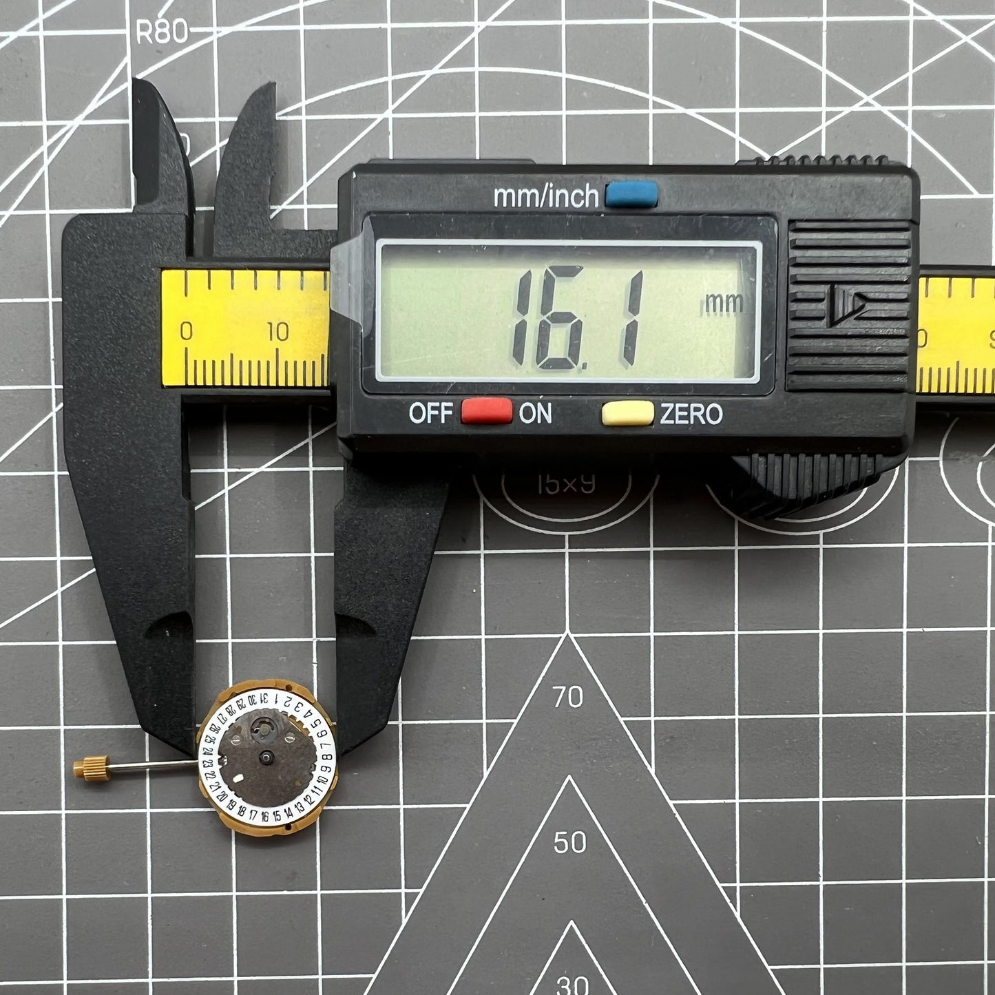 Miyota GL15 Japan quartz watch movement with date display at 6 o'clock for precise timekeeping