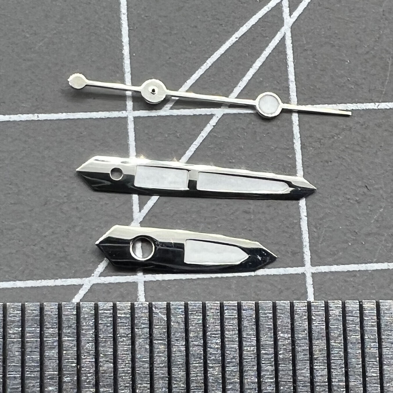 Green luminous watch hands set for Miyota 2035 movement, enhancing night visibility and precision.