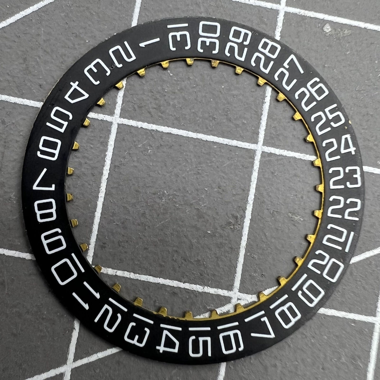 Swiss Black Date Disk Wheel with Square Font, Date at 3 O?Clock for ETA2824 Watches