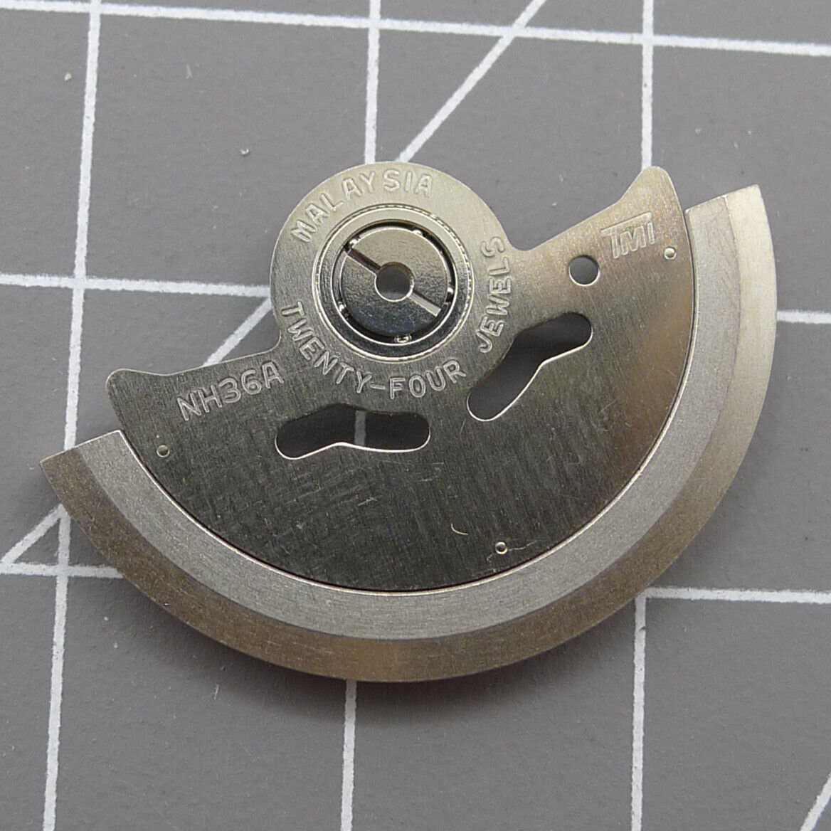 Remplacement du rotor de la masse oscillante du mouvement de montre NH35/NH36