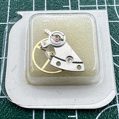 Complete balance wheel with splint for Mingzhu 2813 8205 movement, ideal watch repair parts.