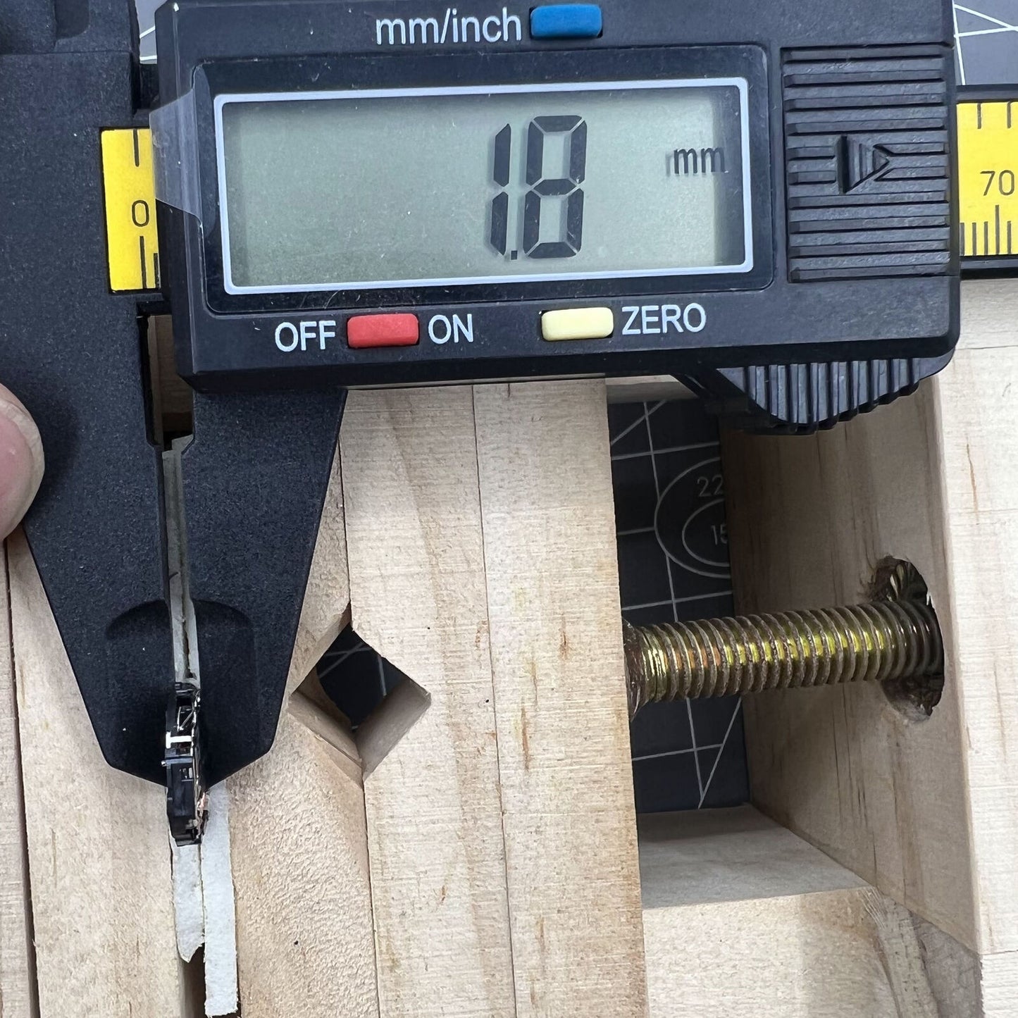 Epson TMI VX10A quartz watch movement with 2 hands, precise timekeeping for repair and replacement.