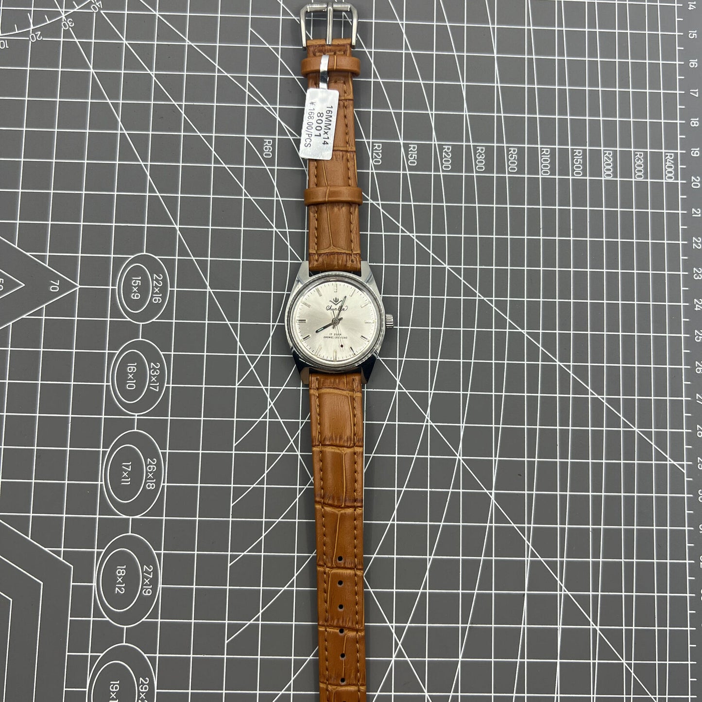 Chunlan 32mm manual mechanical watch with silver dial and 17 jewel precision movement.