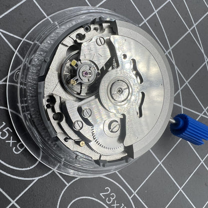 Automatisches NH34 GMT Uhrwerk mit schwarzer Scheibe arabische Zahlen Sekundenstopp
