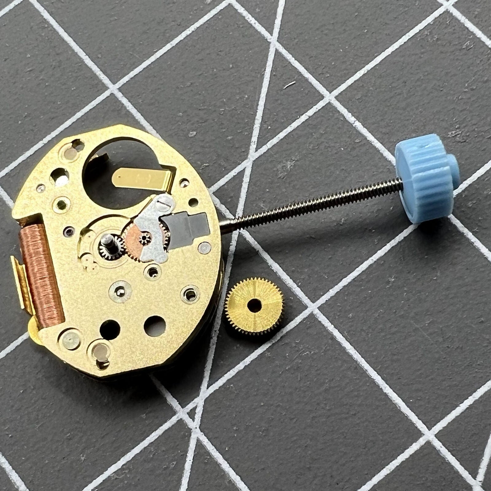 Swiss Made Ronda 751 quartz watch movement, precise timekeeping for watch accessories.