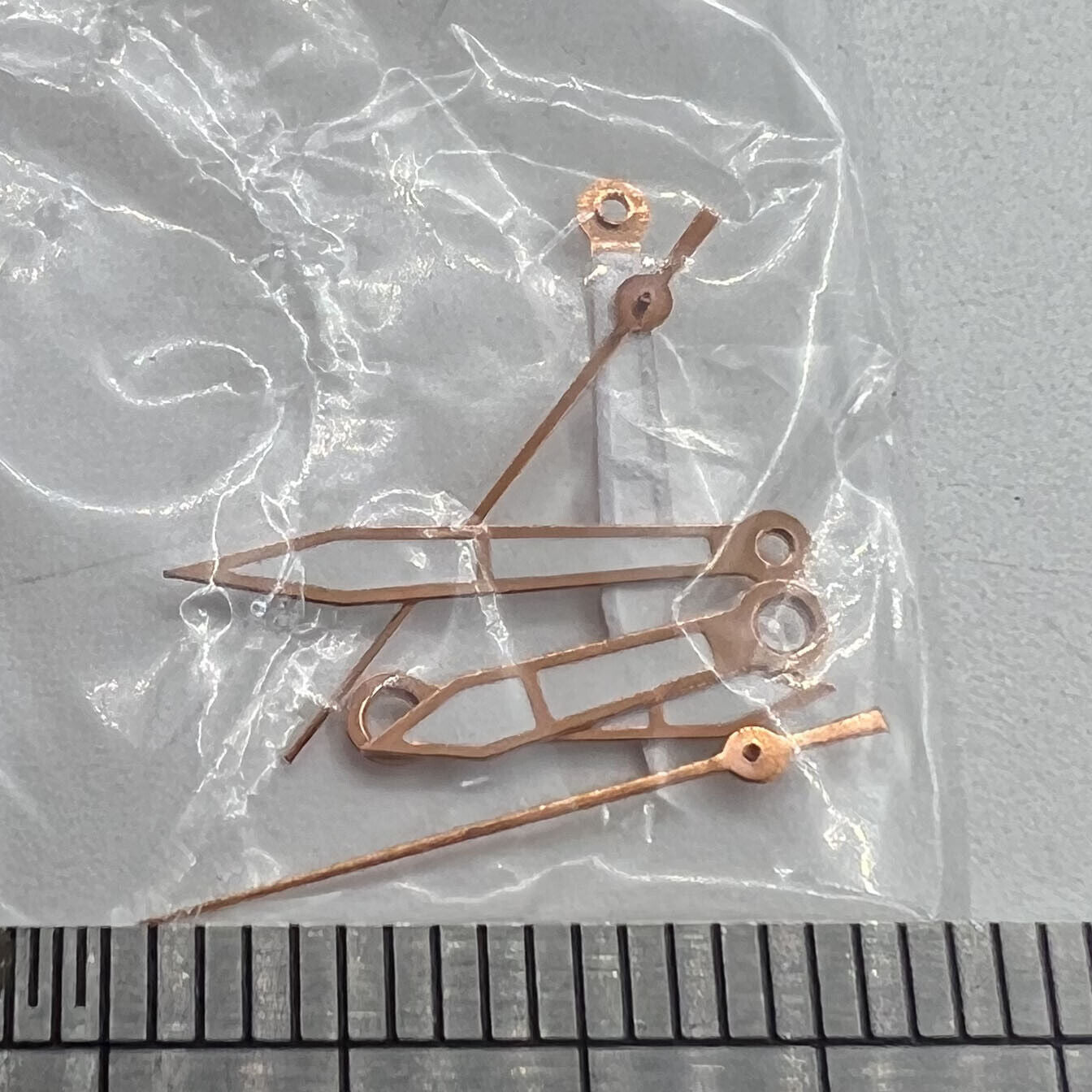 Aiguilles de montre luminescentes avec bordure dorée rose pour mouvement à quartz Miyota 2035 P1-H4-C107 