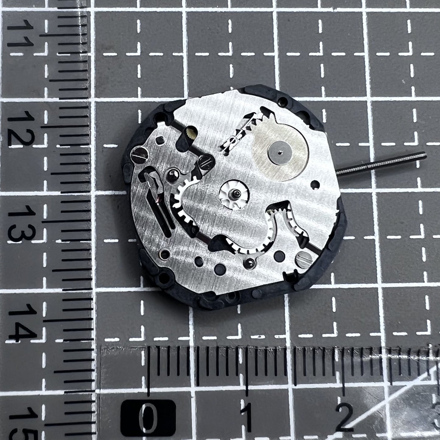 VX3LA Hattori multifunctional quartz watch movement with three dials for precise timekeeping
