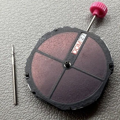 Citizen E100 Eco-Drive Solaruhr Quarzwerk Tag Datum bei Drei