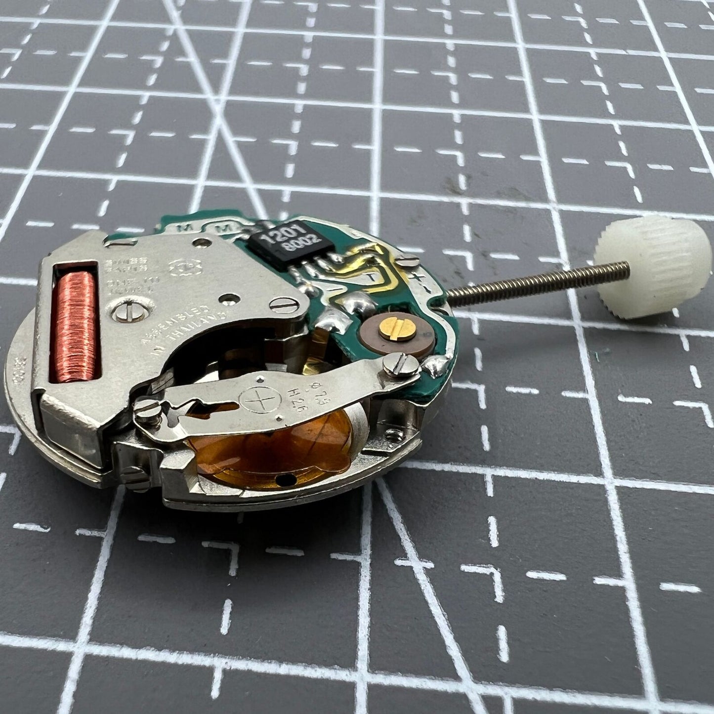 ETA 581.001 Swiss quartz watch movement with 2 hands, precise replacement for accurate timekeeping.