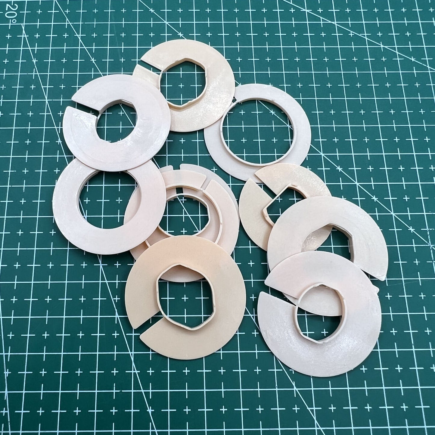 Set of 54 watch movement case spacers, 27 ligne sizes, ideal for precise watch repairs