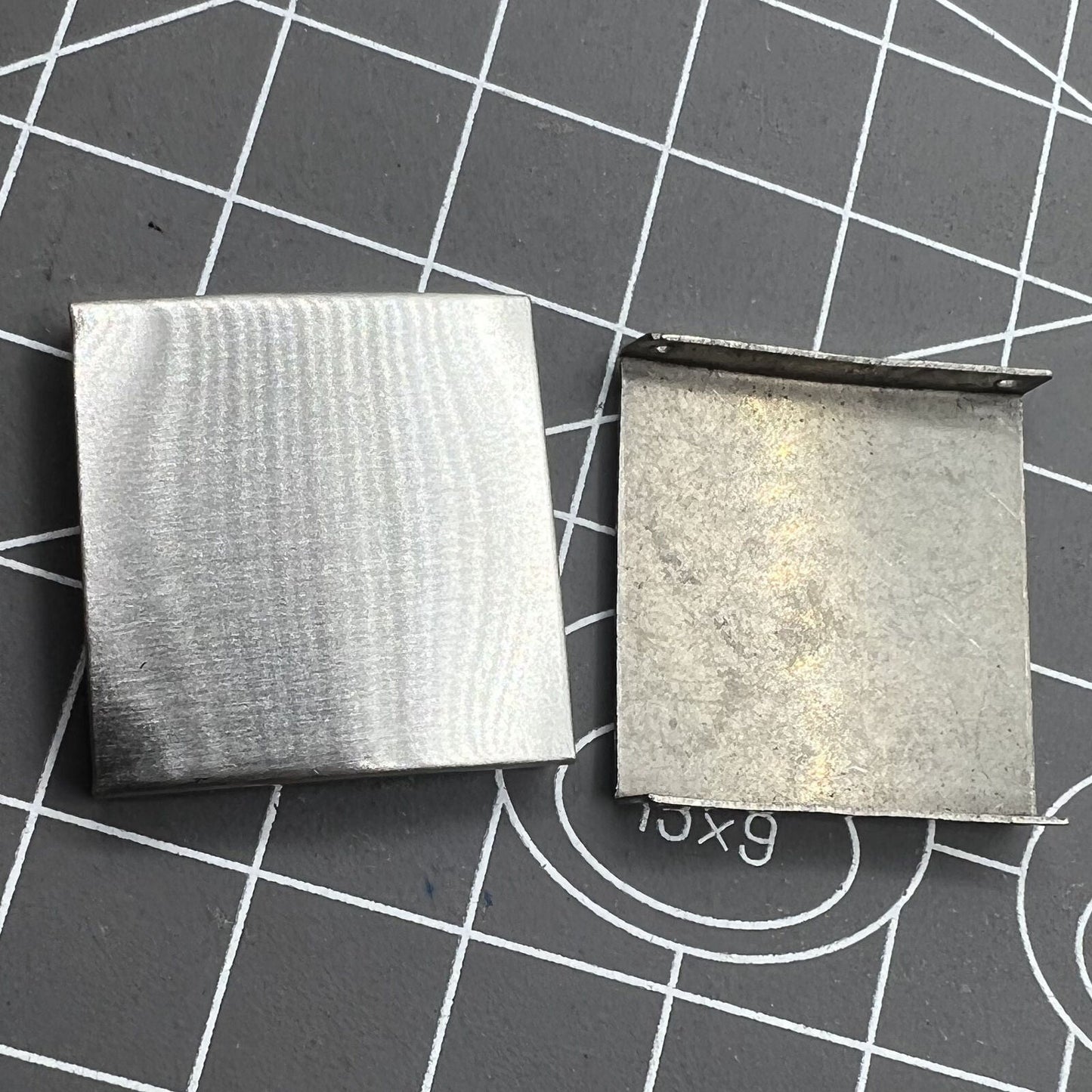 Silver 3-fold watch strap buckle extenders, 18 pieces in 9 sizes for bracelet adjustments.