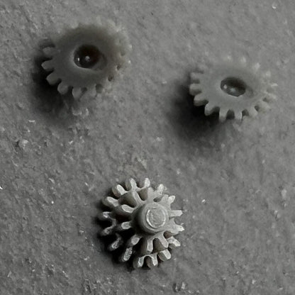 Five-date intermediate wheels set compatible with NH05 NH06 movements