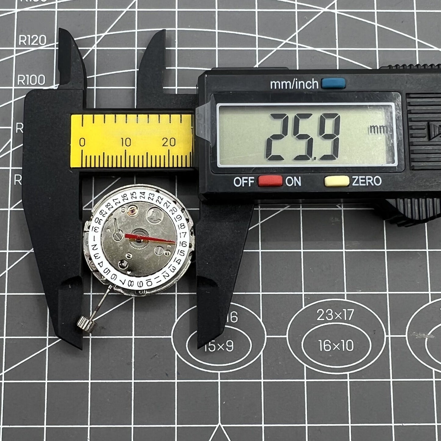 Tianjin T16 polished automatic watch movement, precise replacement for 8200 series mechanical watches, durable and reliable.