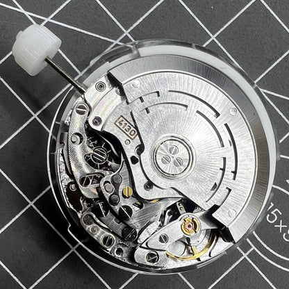 Multifunktionale Automatik-Uhr mit chinesischem 4130 Uhrwerk und kleinen Sekunden bei 3, 6, 9 Uhr, SwissBrand.