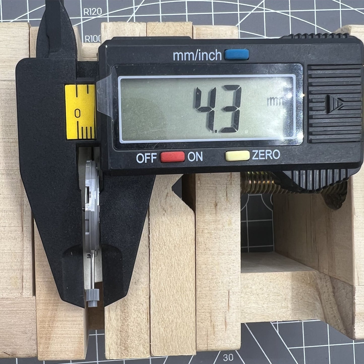 Quarzwerk Miyota GM02 Japan mit Datums- und Wochentagsanzeige, Ersatz f�r GM00 Uhren, pr�zise.
