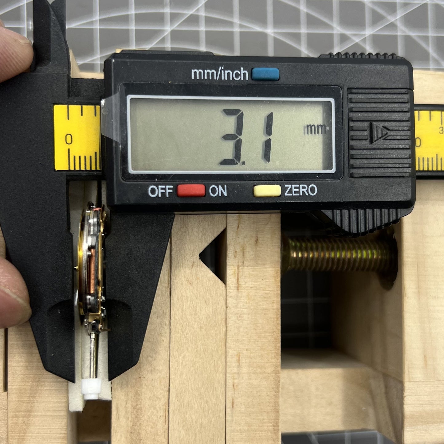 Golden ISA Multifunktionale Quarzuhr Modell 8271 mit Datum bei 6 Uhr