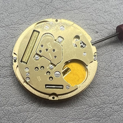 Ronda Quarzuhrwerk 1016 Swiss watch movement with date display at 3 o?clock, precision timekeeping.