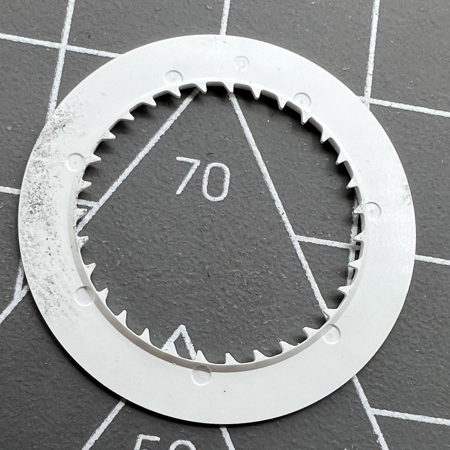 Datumsscheibe Uhr Orange Schrift auf Weißem Hintergrund für NH35 Uhrwerk