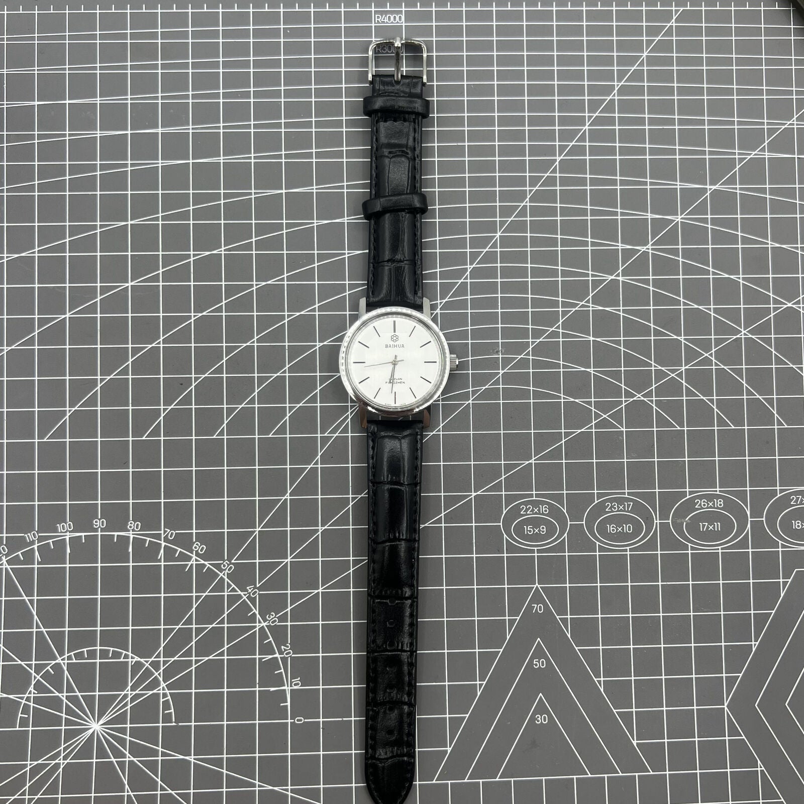 37mm Baihua manual mechanical watch with silver dial, 19 jewels, shock-resistant design for durability.