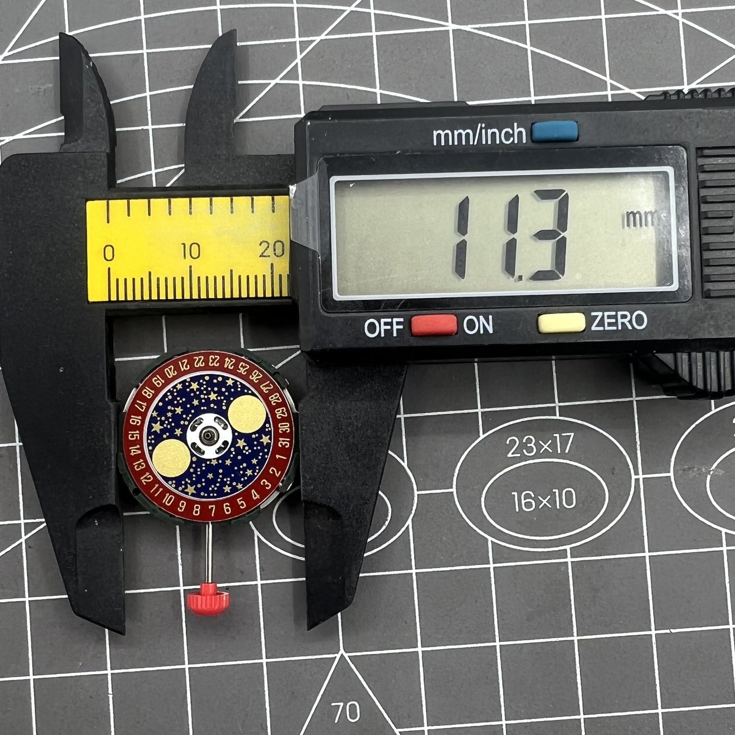 Miyota 2105 3 Hands Quartz Movement Red Dial Star Moon Phase