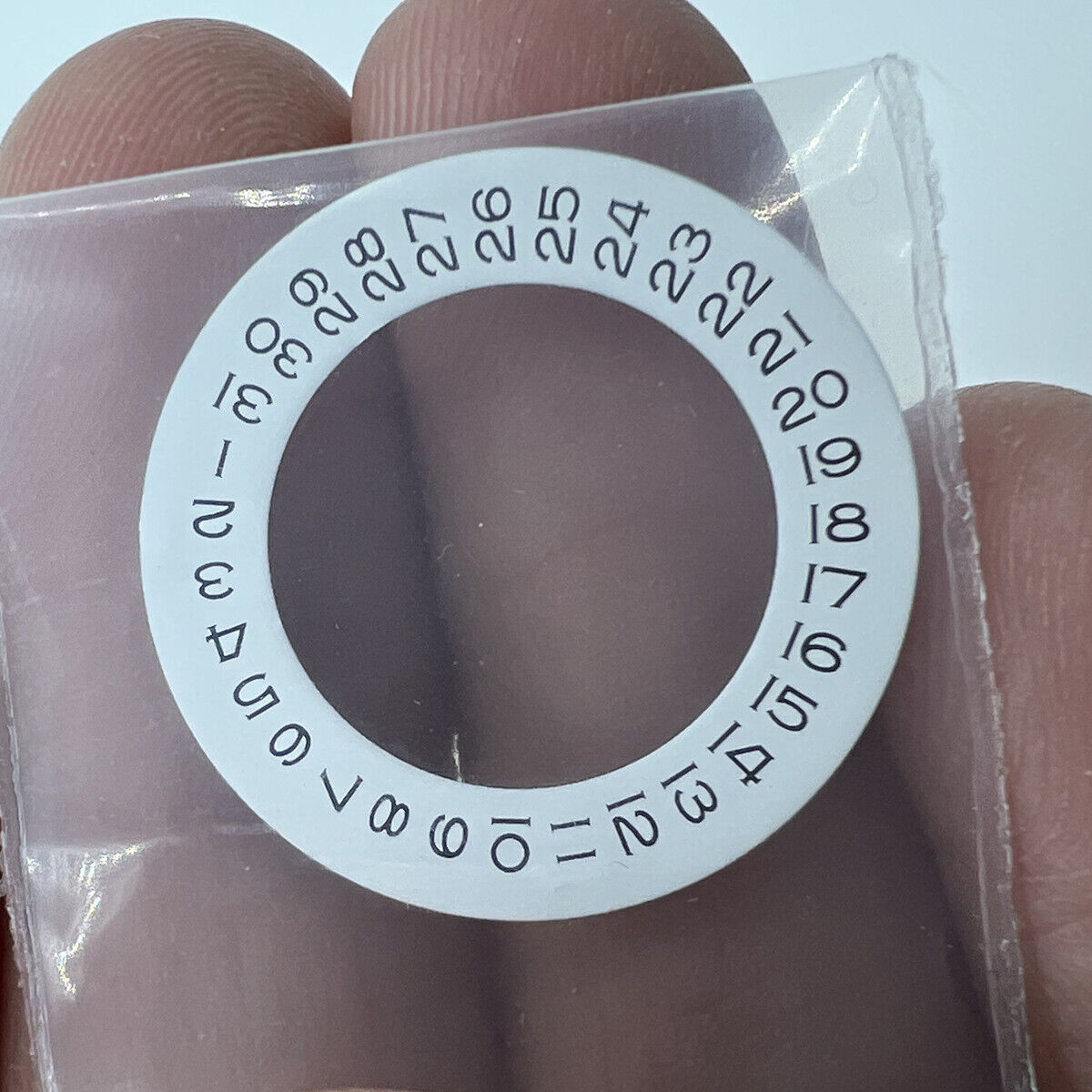 Wide brim date wheel overlay for ETA2824 Miyota 8215 watch movement, date positioned at 3 o'clock.