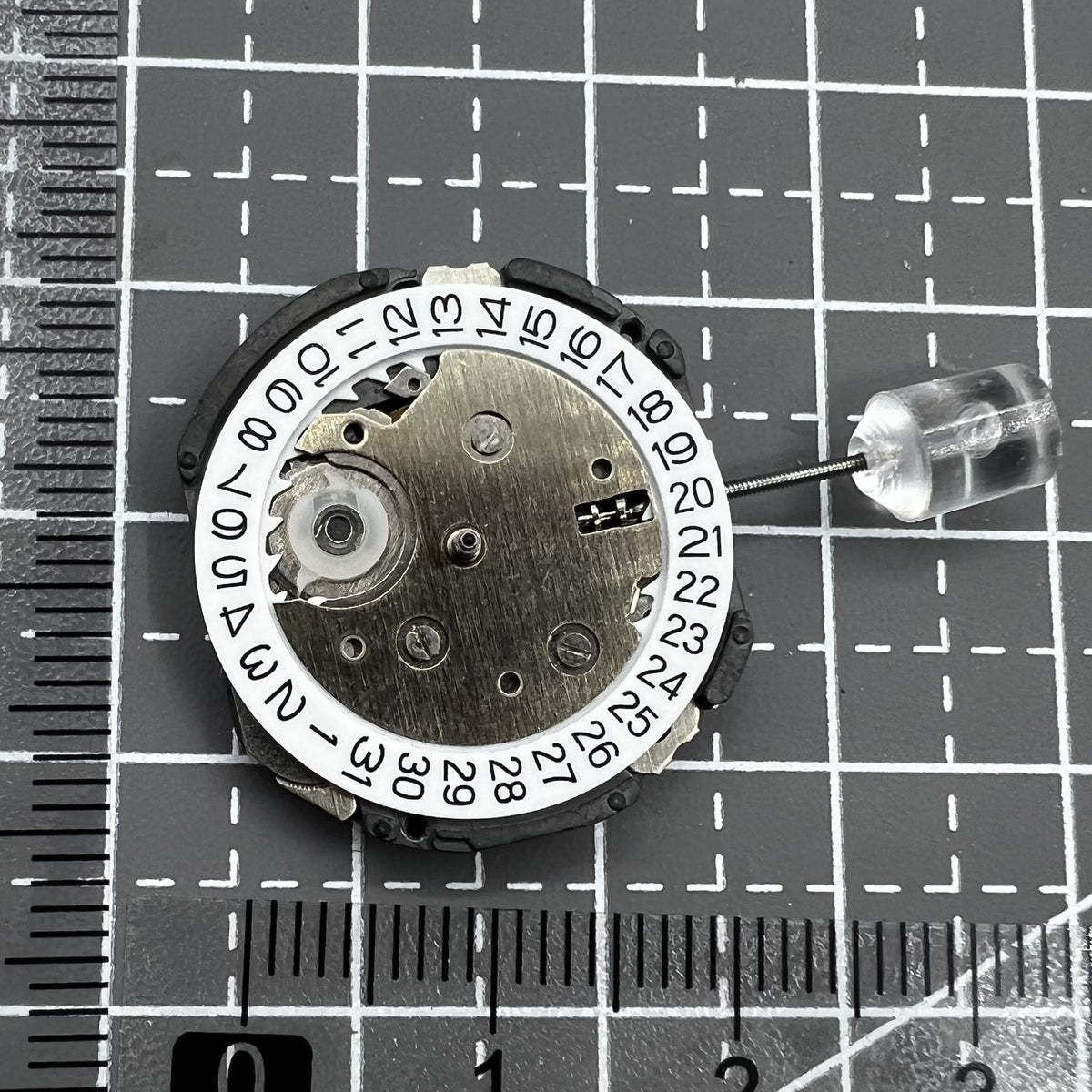 Uhr 6EC1 Quarzwerk mit Datumsanzeige bei 3 Uhr, elegant und pr�zise Zeitmessung.