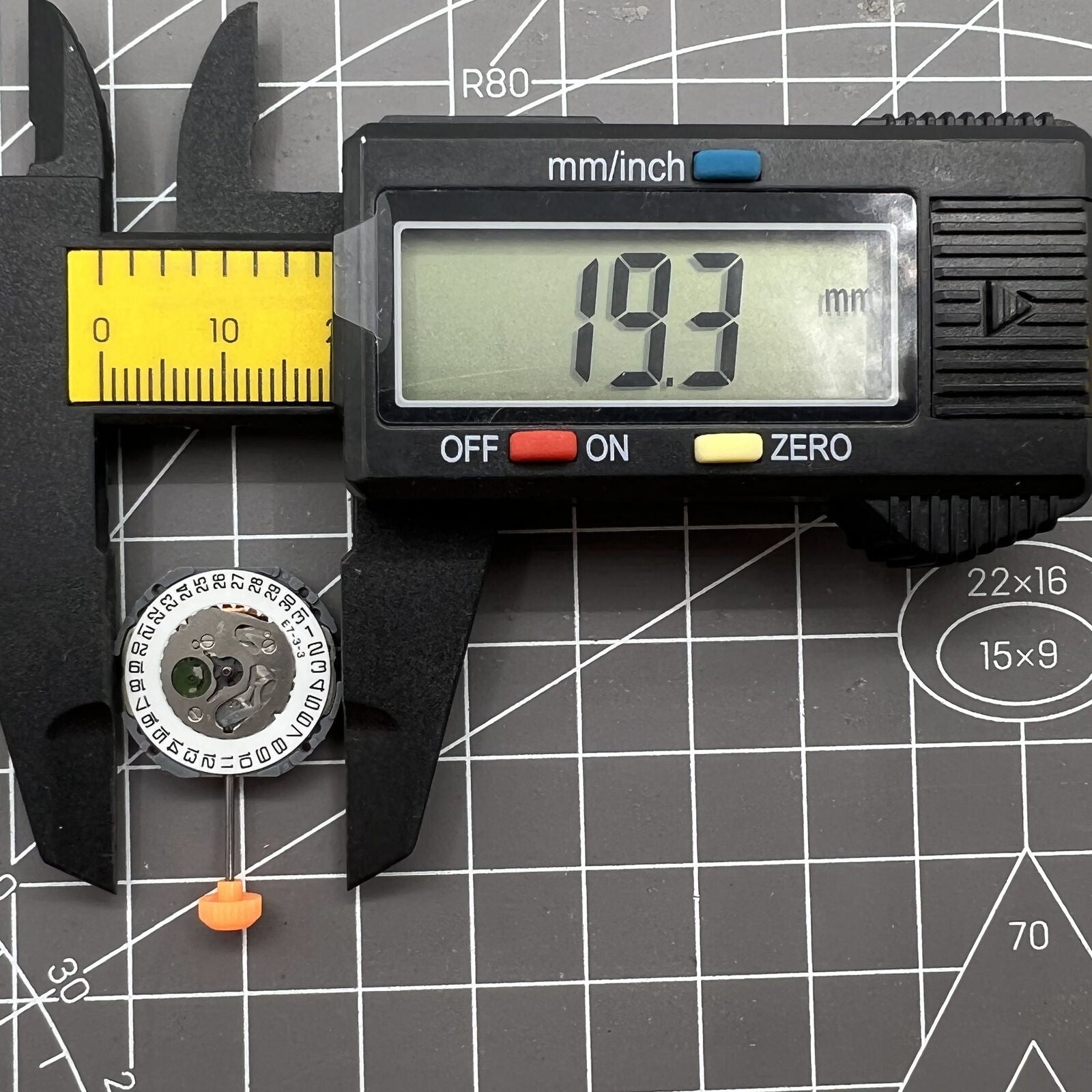 Japan Made Miyota 1N12 quartz watch movement with date at 3 o'clock, reliable replacement part.