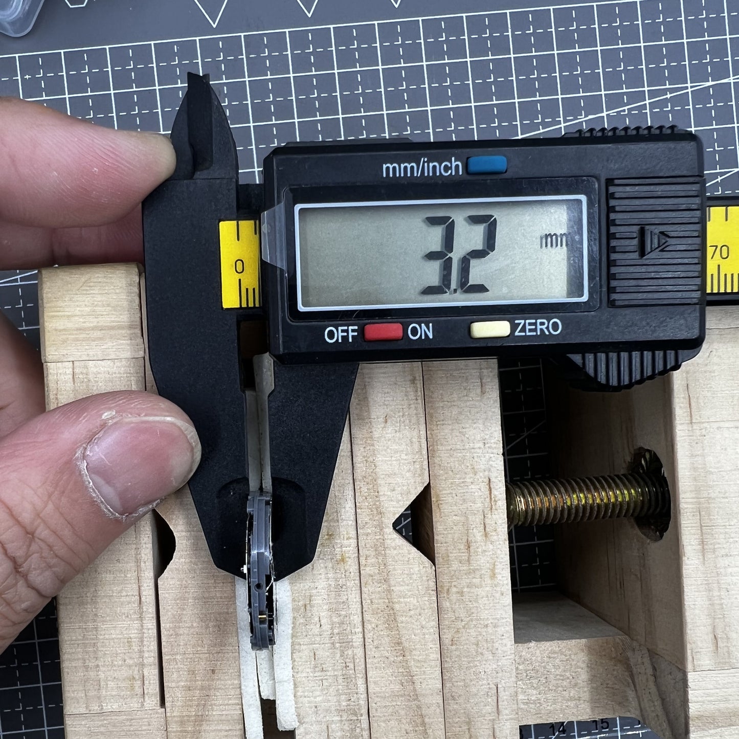 Uhrwerk Quarz Epson Hattori VD77A Japan Modell for precise watch repair and replacement