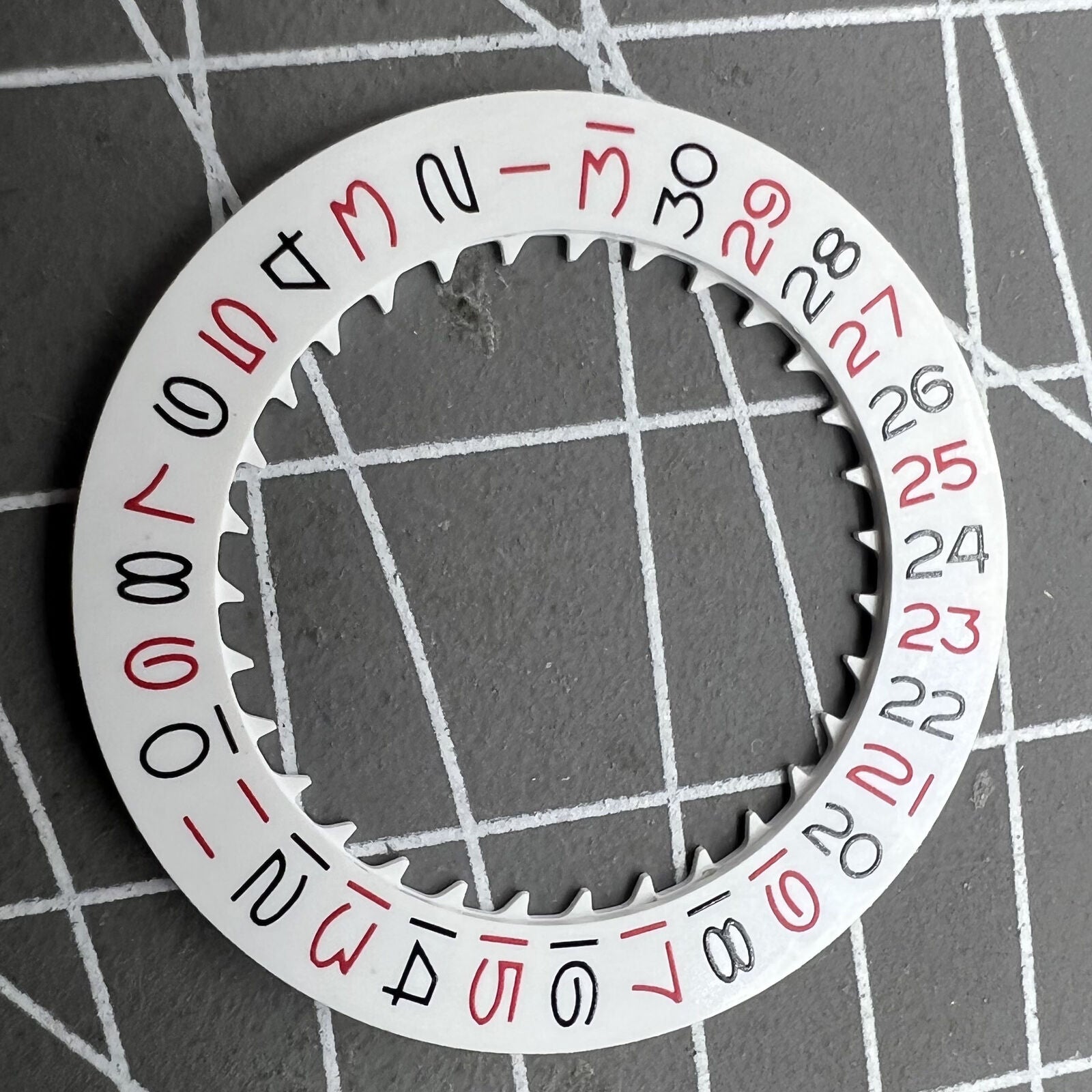 White date disk wheel with vintage red odd numbers for NH35 NH36 watch movement by Seiko.