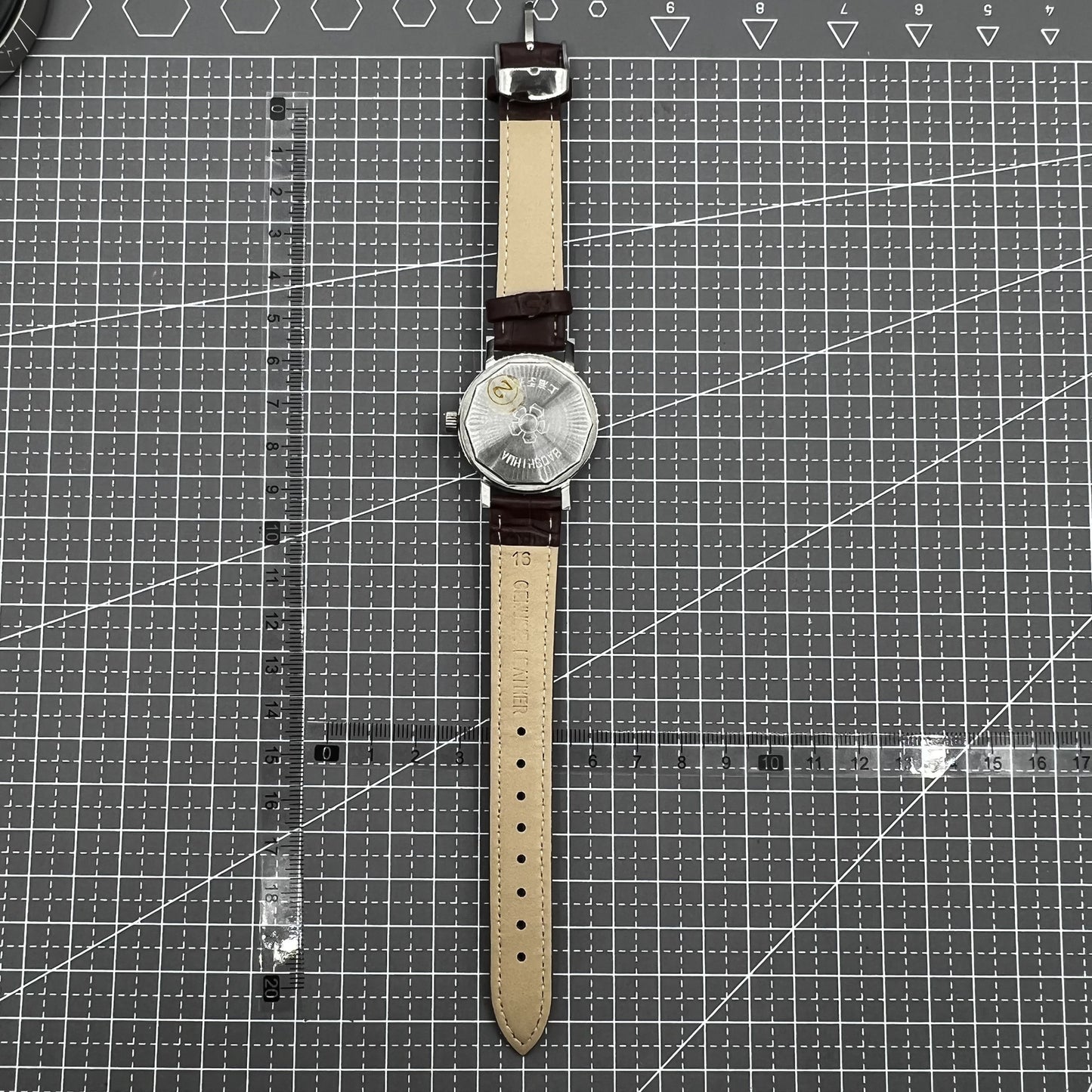 Shanghai Mechanische Herrenarmbanduhr 33mm mit Kalender, 17 Steine, sto�fest, klassische Uhr von Shanghai.