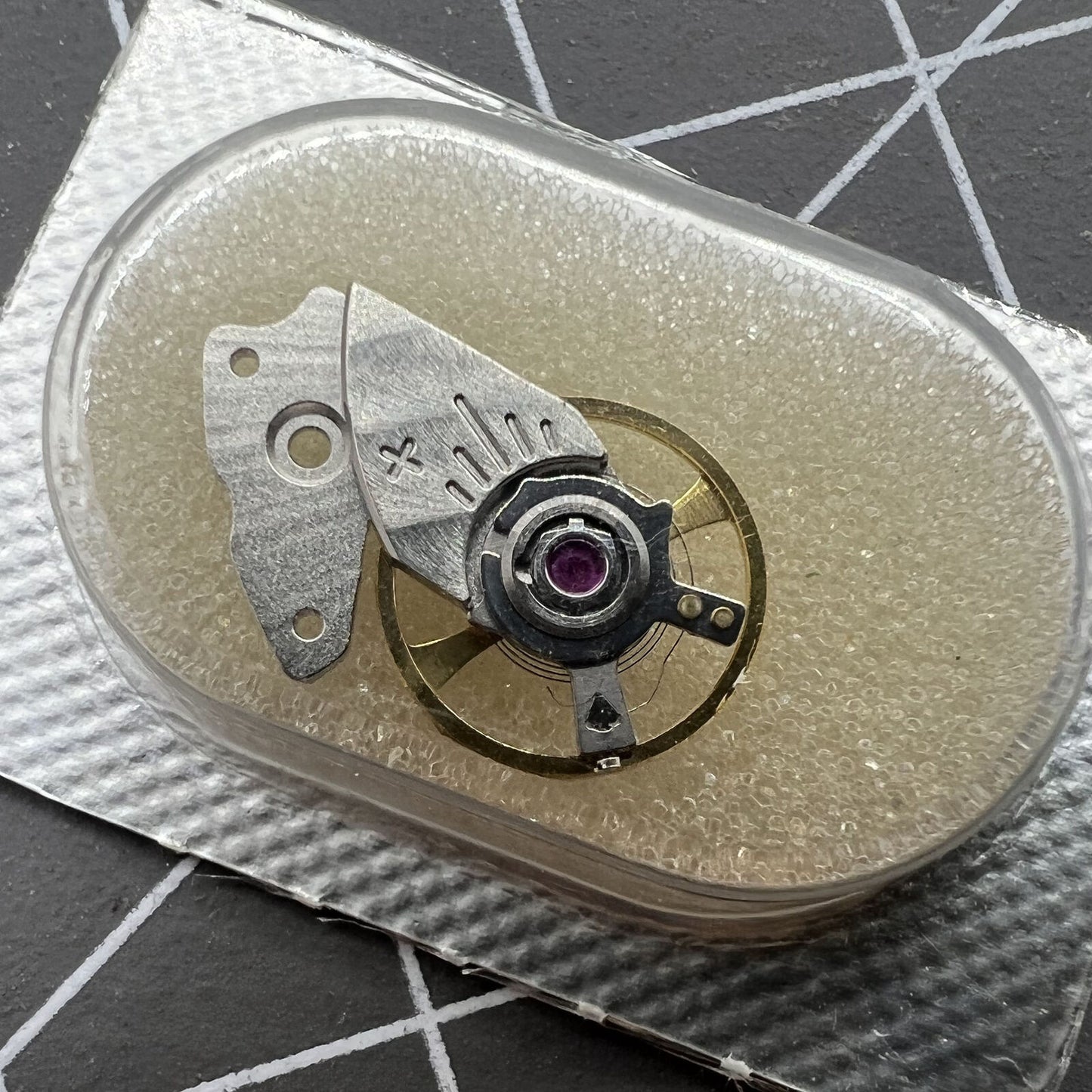Versiegelte Packung, in Japan hergestellte Uhrenunruh mit Schiene für Miyota 9015-Uhrwerk 