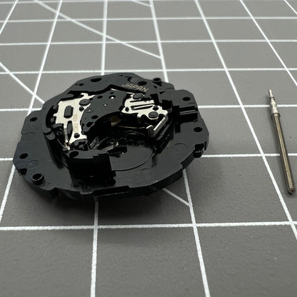 Hattori Epson PC32 quartz watch movement with 3 hands and date display, Japan-made precision component.
