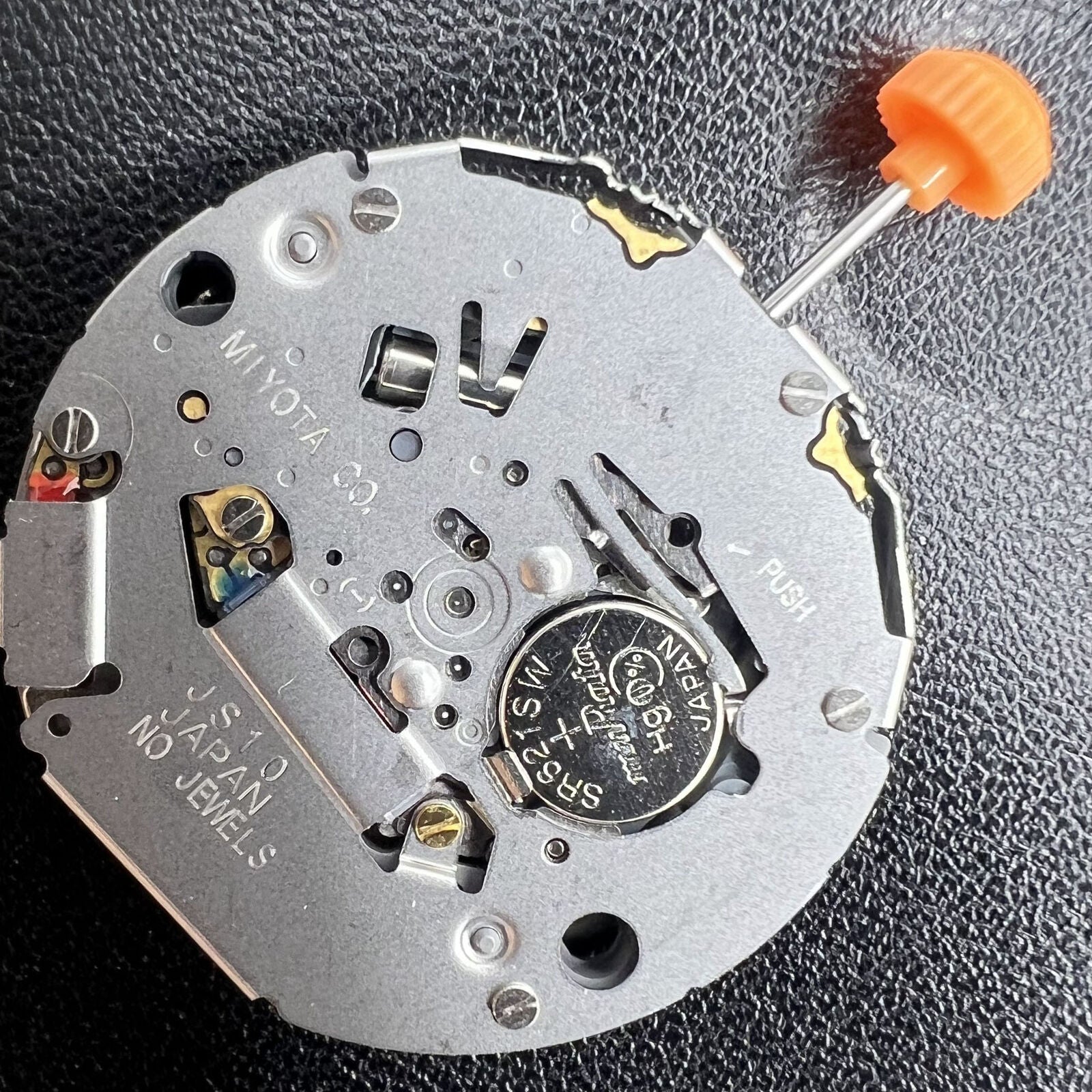 Japan Miyota JS10 quartz watch movement featuring small second hand at 6 o?clock by Miyota.