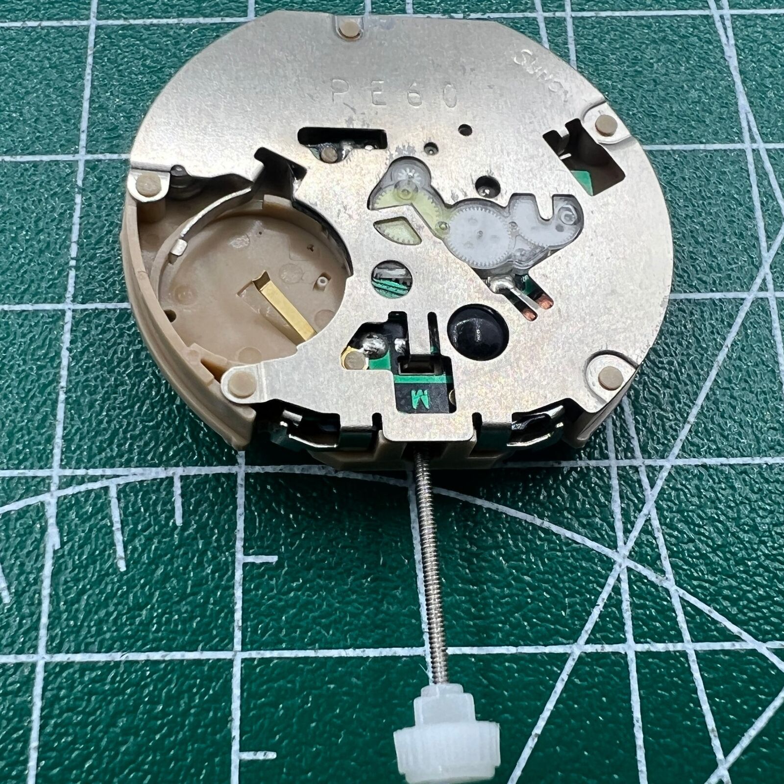 Sunon PE60 quartz watch movement with date at 6 o'clock, 3 hands, precise and reliable for watch accessories.