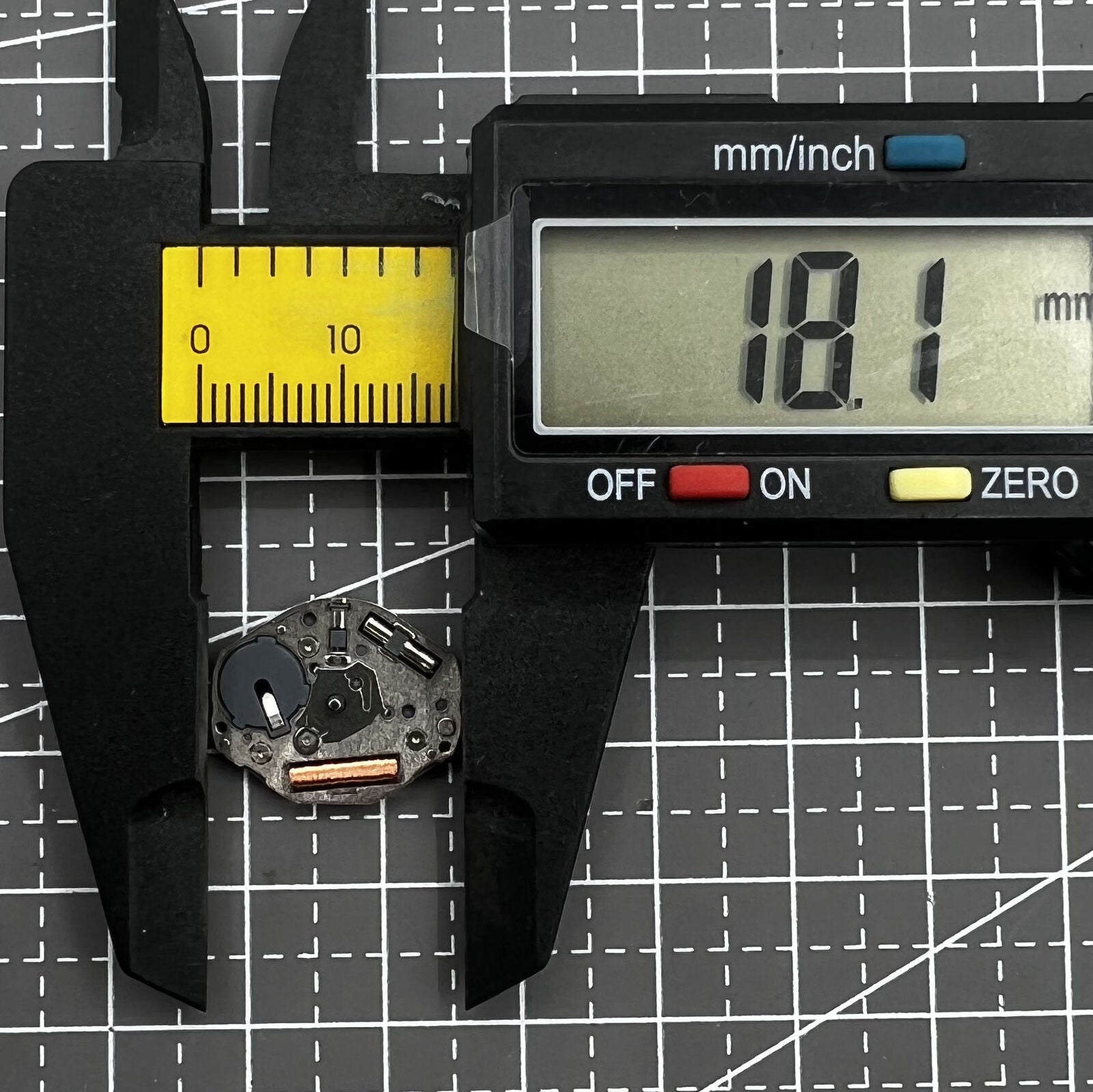 Miyota GL24 silver quartz movement with 2 hands, ensuring precise timekeeping for watch accessories.