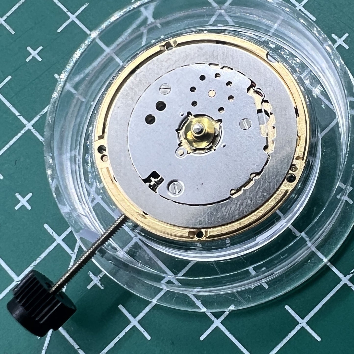 Swiss ETA F03.101 quartz watch movement with 2 hands, no date, precision Swiss craftsmanship