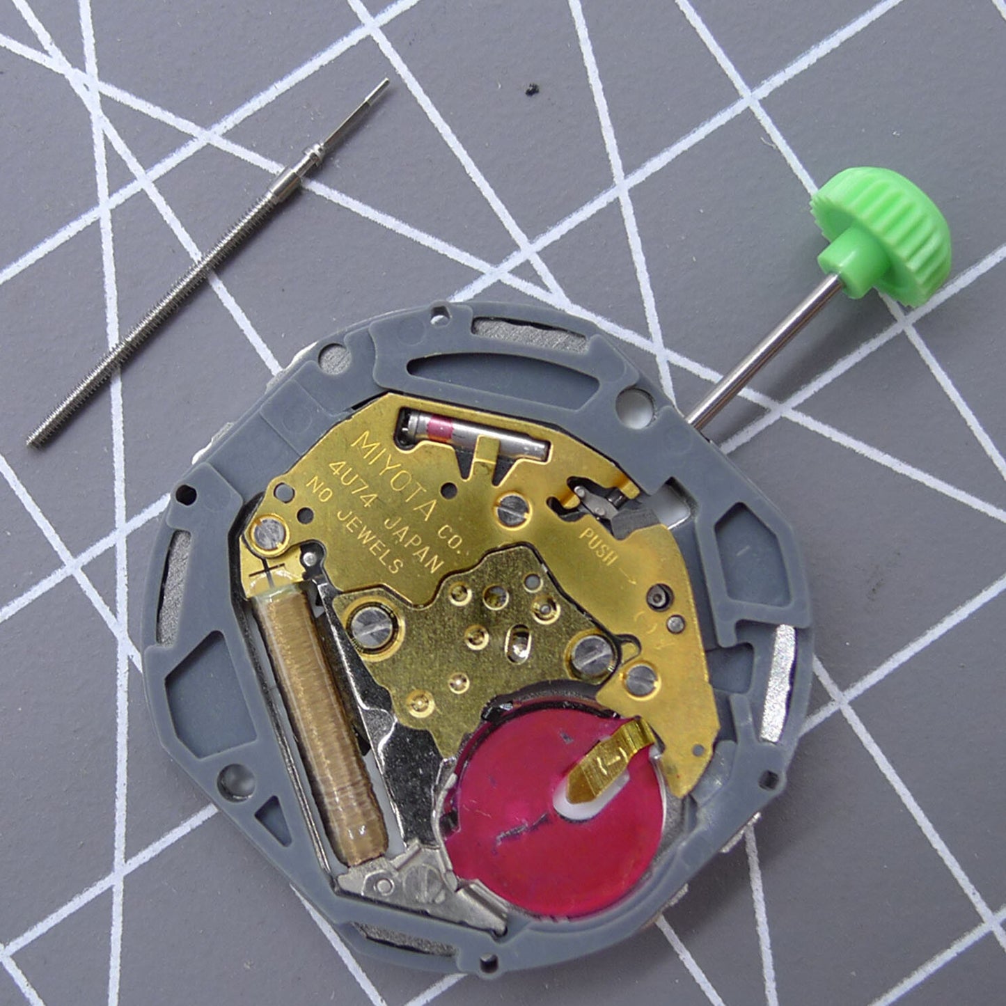 Mouvement à quartz Miyota 4U74 fabriqué au Japon Date à 6 heures Calendrier simple 