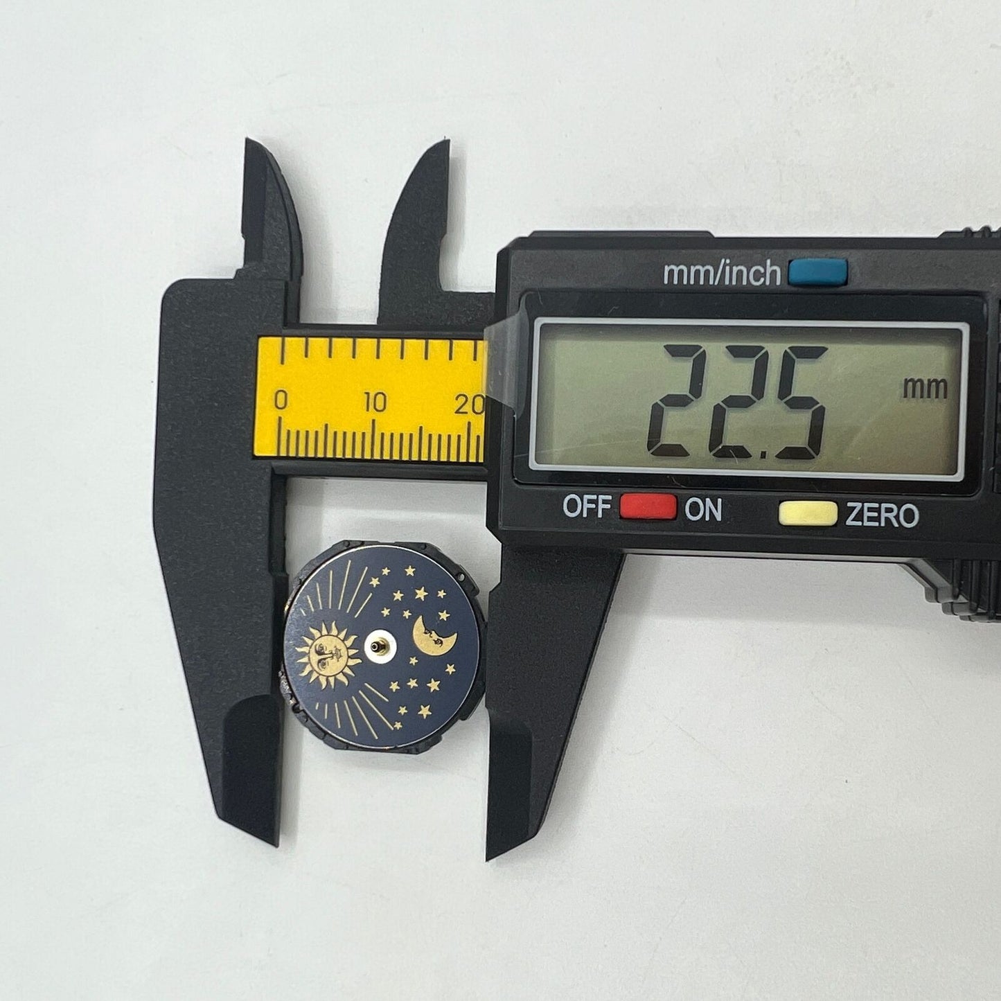 Hattori Epson TMI PC39 quartz watch movement, Japan-made, precise repair part for custom timepieces.