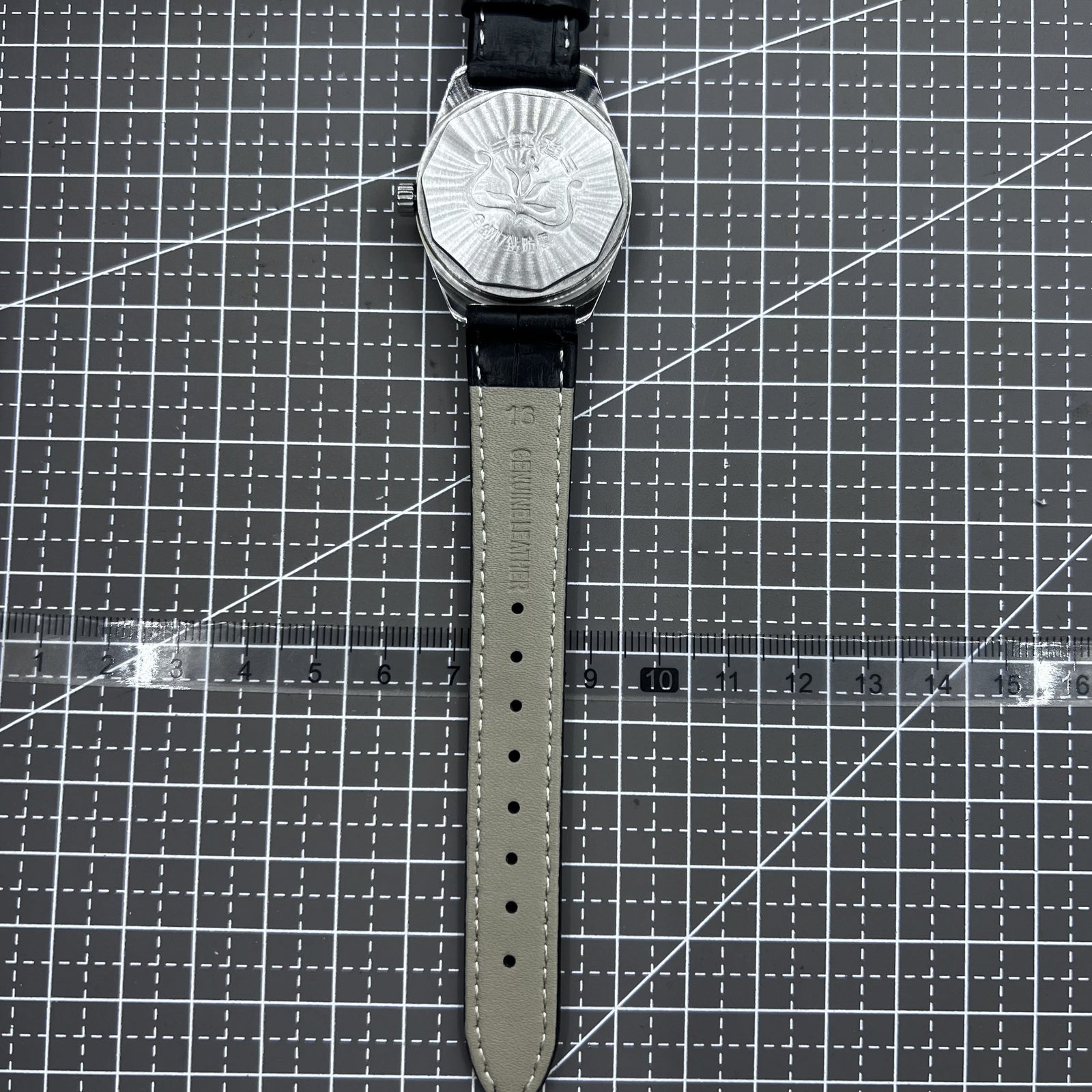 Taihang 32mm manual mechanical watch with black strap, gold markers, and black dial for classic elegance.