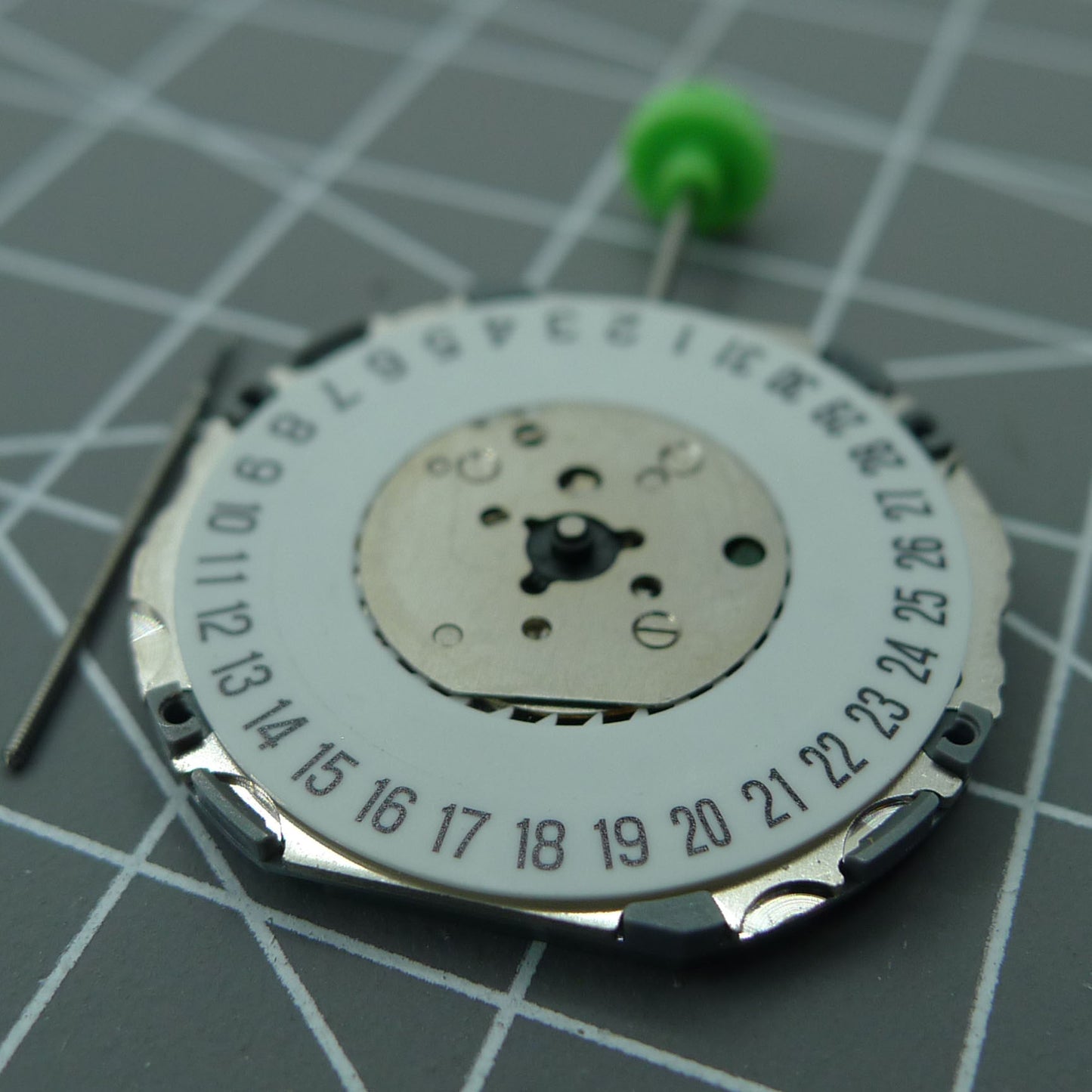 Mouvement à quartz Miyota 4U74 fabriqué au Japon Date à 6 heures Calendrier simple 