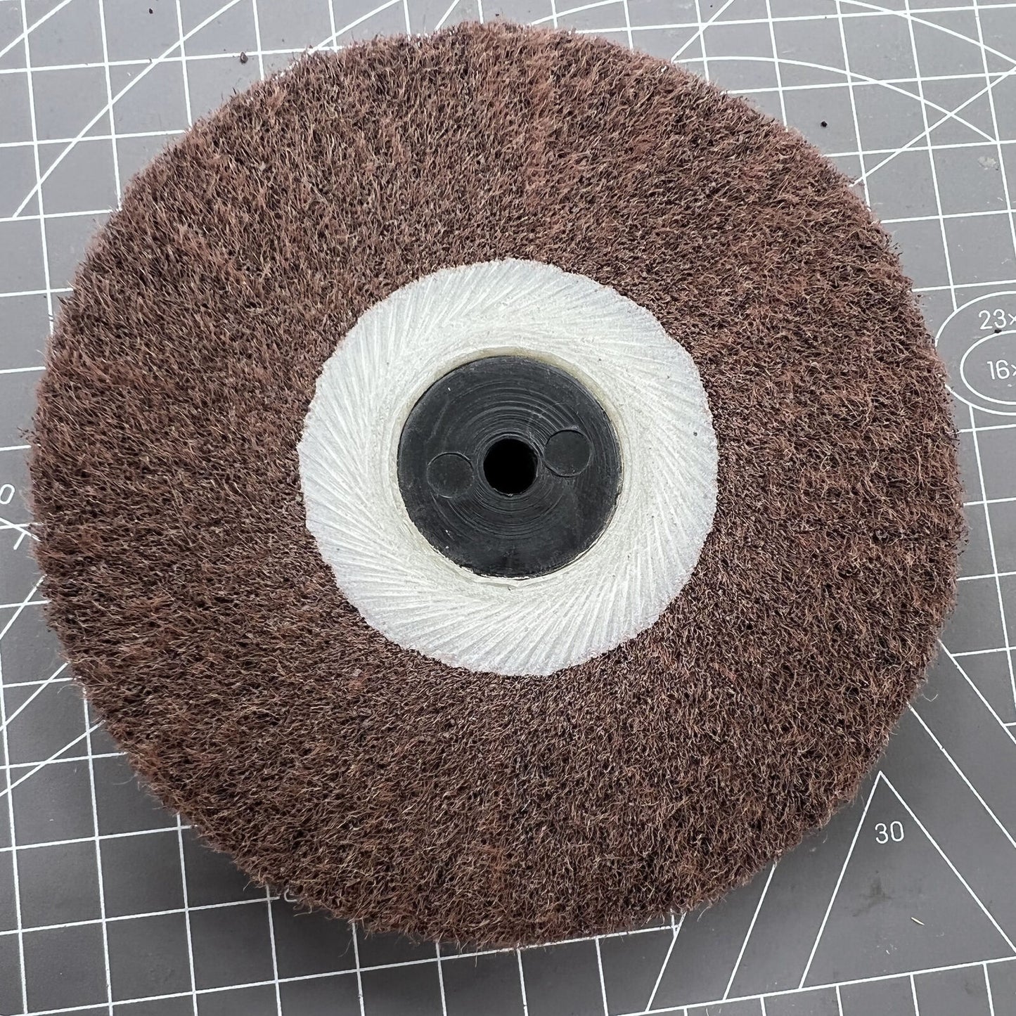 Bergeon 6085-F3 aluminum oxide abrasive wheel, fine grain for precise watch polishing and finishing.