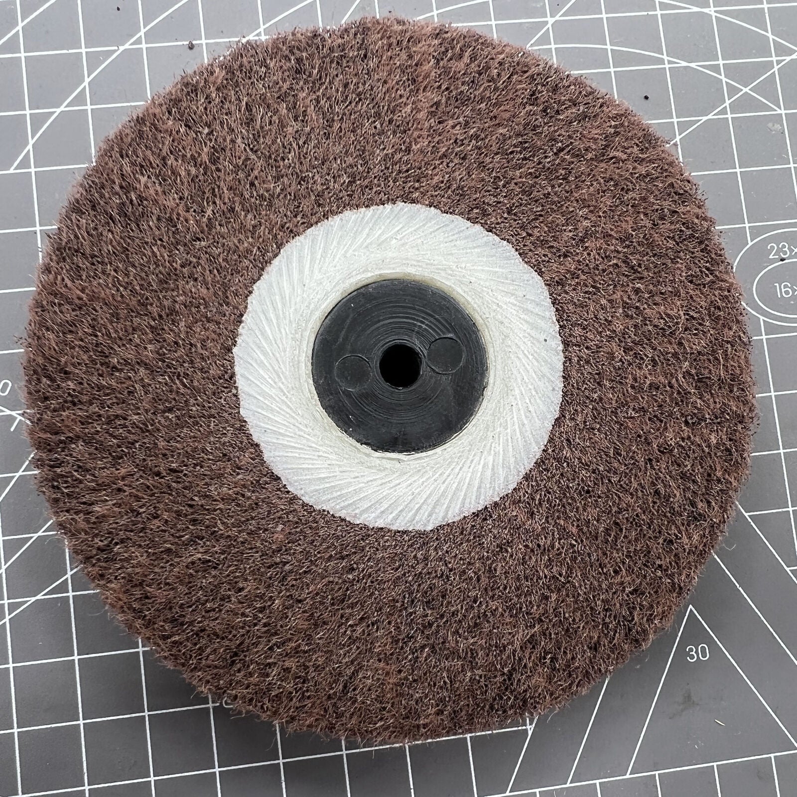 Bergeon 6085-F3 aluminum oxide abrasive wheel, fine grain for precise watch polishing and finishing.