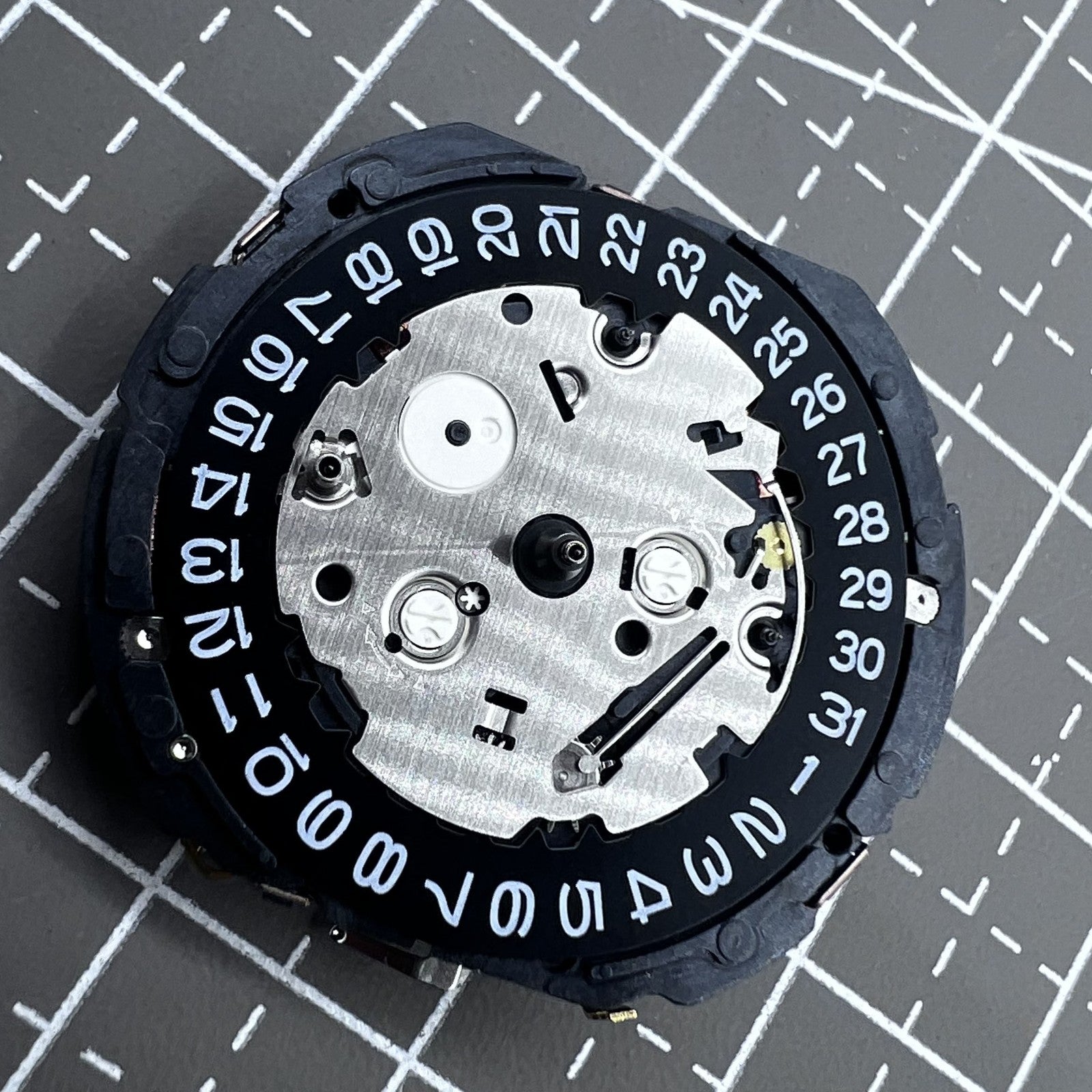 Japan Seiko Quarzwerk Modell 7T62A watch movement, precise and durable design for accessories.