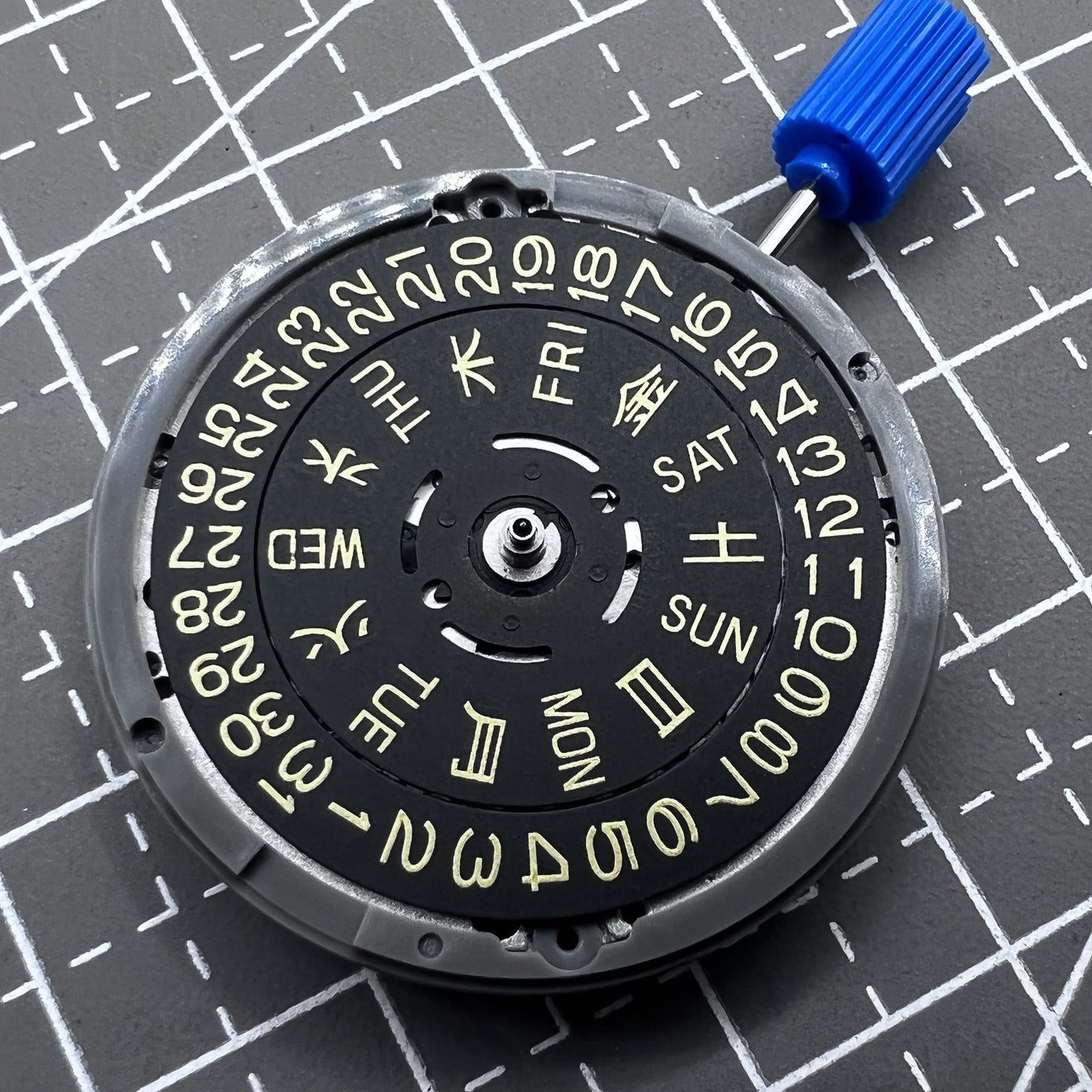 Seiko NH36 Automatik Uhrwerk mit schwarzem Zifferblatt und goldener Schrift, mechanisches Uhrzubeh�r.