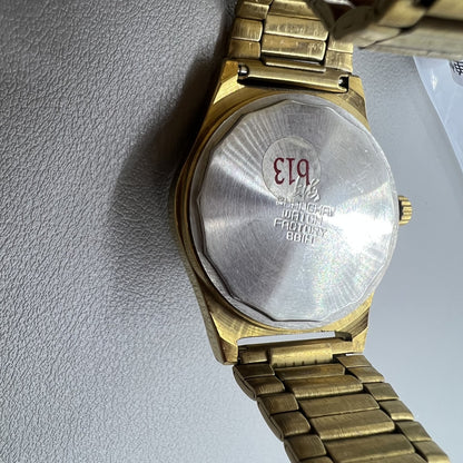 Manuelle mechanische Armbanduhr mit dunkelbraunem Zifferblatt von Shanghaier Fabrik, elegantes Design f�r Uhrenliebhaber