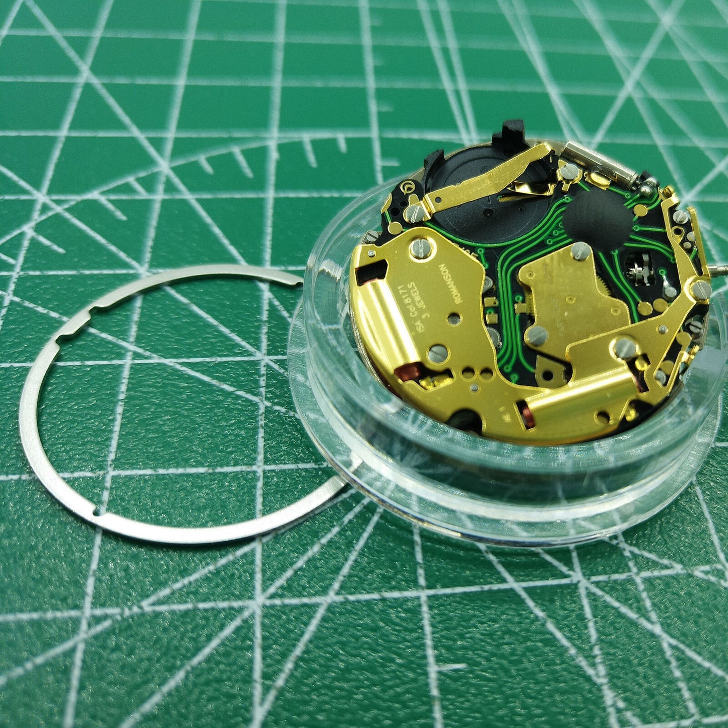 Swiss Made ISA 8171 quartz movement with date at 4, multifunctional for precision watch accessories.