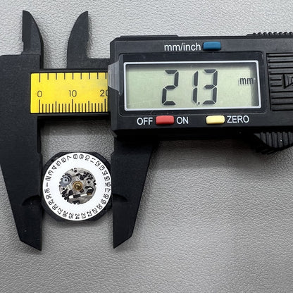 Seiko Japan 7N32C quartz movement with 3 hands and date display at 3 o'clock for watches.