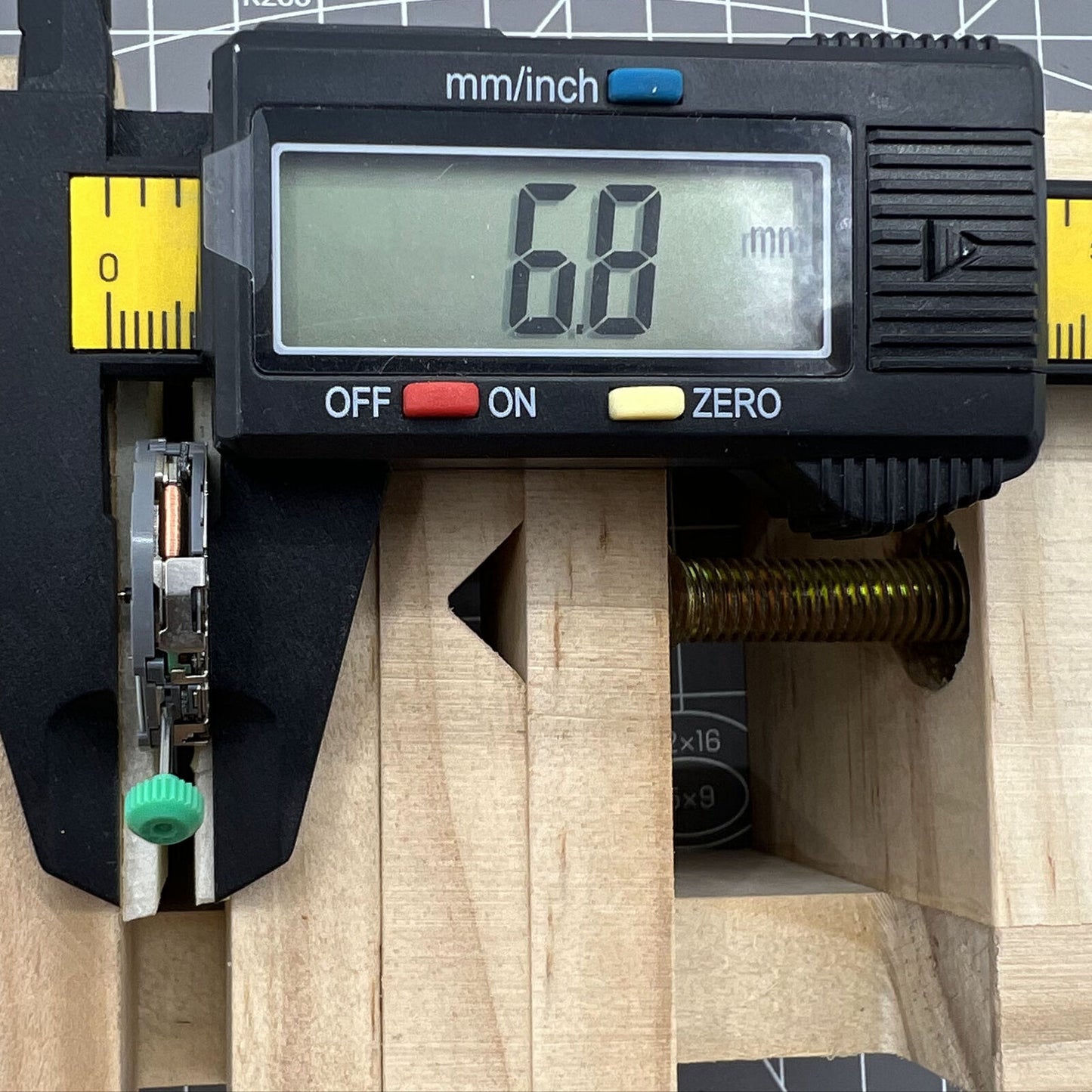 Miyota FS20 chronograph watch movement with date window at 3 o'clock, Japan quartz precision mechanism.