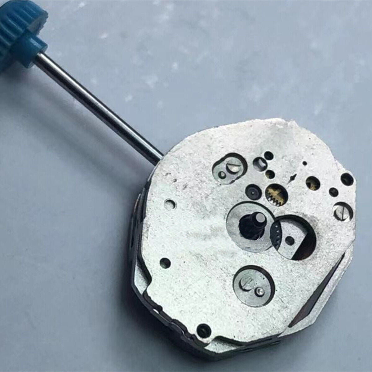 Miyota 1L40 quartz movement with small second hand at 6, Japan-made watch part for precise timekeeping